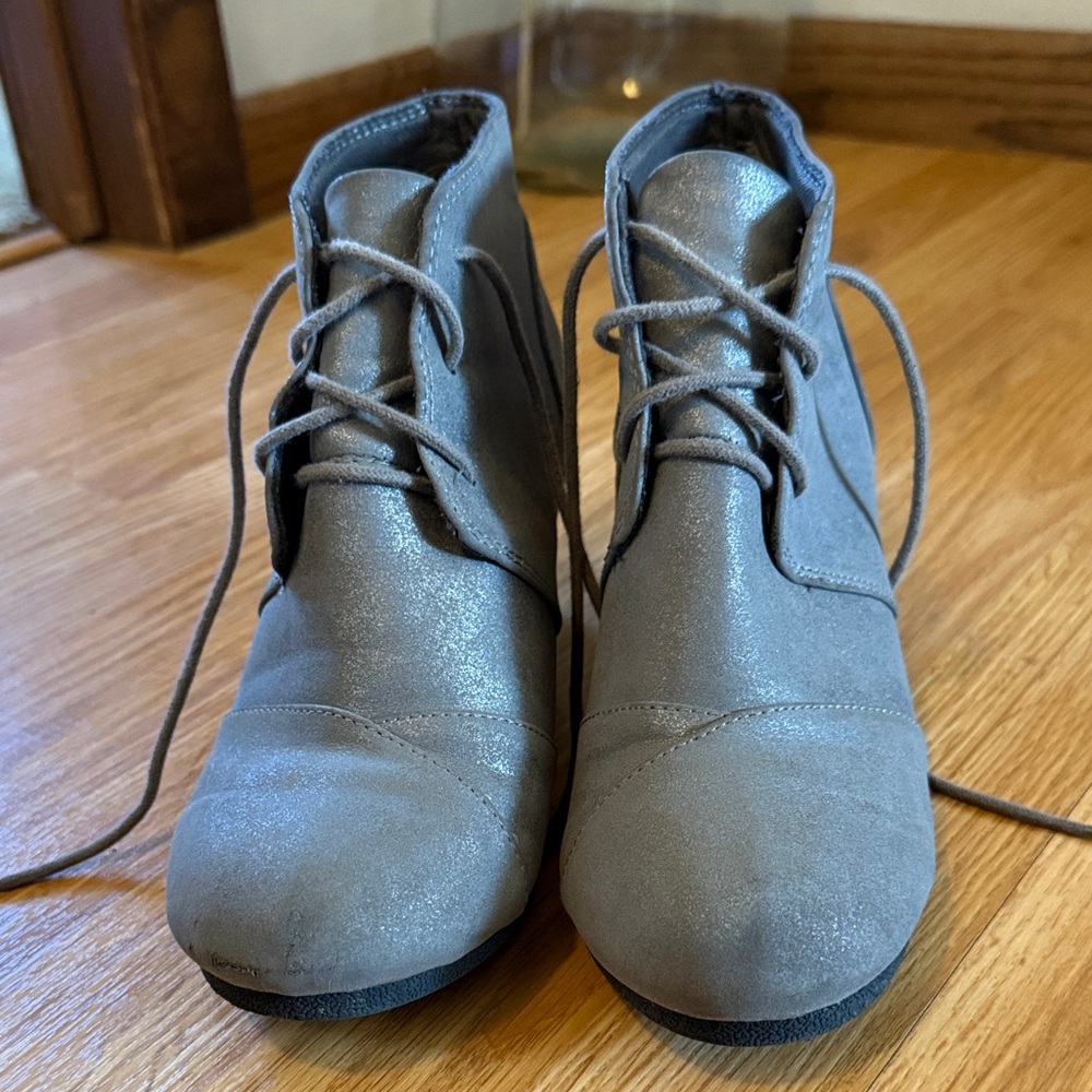 Clarks Kids Silver-Gray Lace-Up Ankle Boots